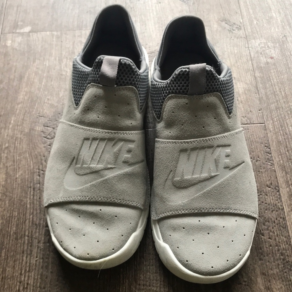Men’s Nike slip on sneaker